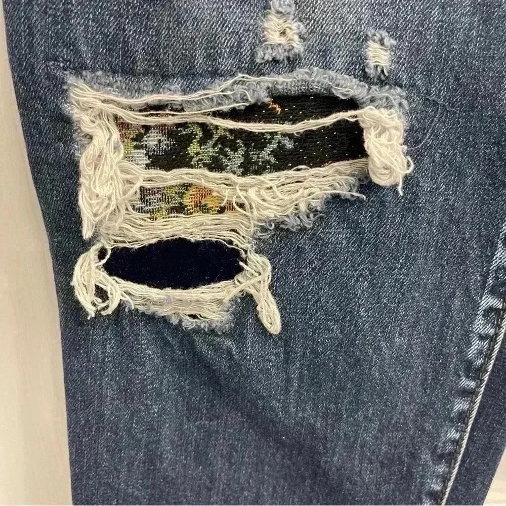 Distressed Denim Jeans with Fabric Underlay - Picture 6 of 11